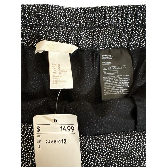 H&M Women's High Waisted Polka Dot Pleated Pull On Short Size 12 Black White NWT - Picture 7 of 7